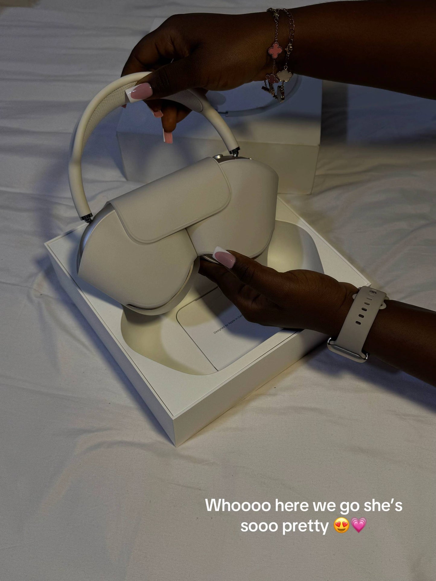 Premium Wireless Over-Ear Headphones – Noise-Cancellation, High-Fidelity Sound & Comfort Design